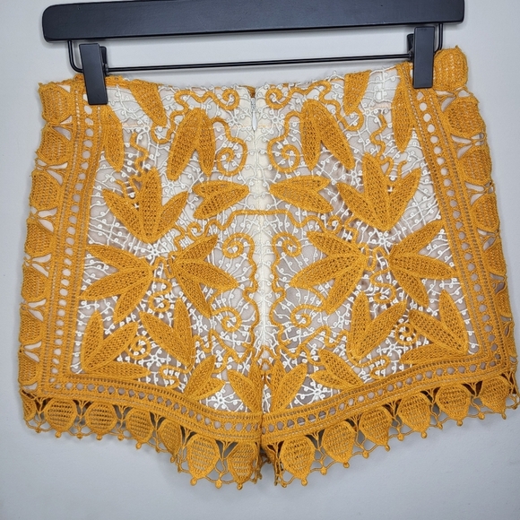 Tory Burch Yellow Crochet Lace Women Shorts Size 4 - Picture 4 of 9